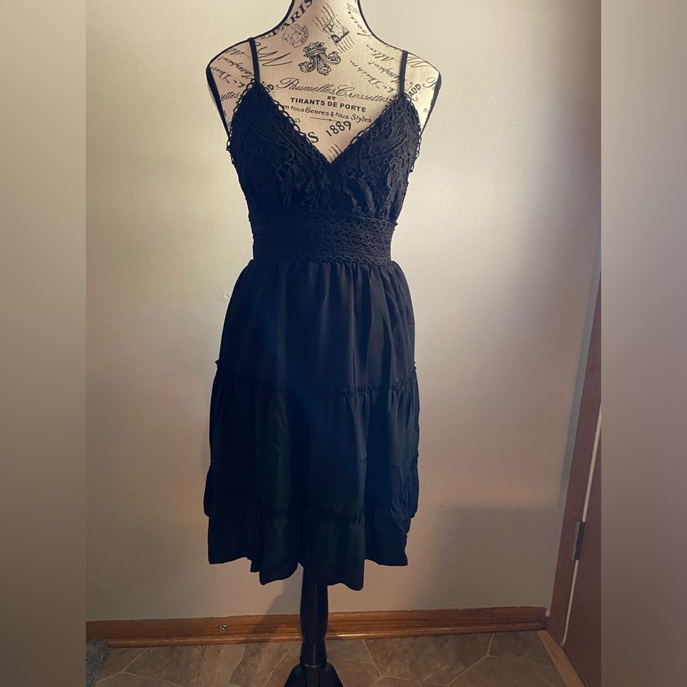 Ecowish woman’s black size small dress